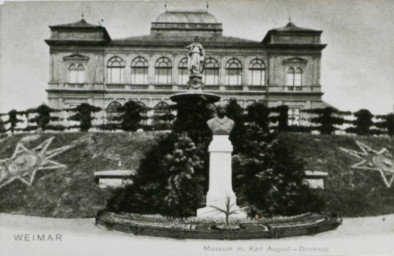 Stadtarchiv Weimar, 60 10-5/24, WEIMAR Museum m. Karl August-Denkmal, um 1910