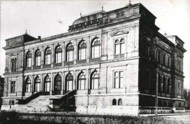 Stadtarchiv Weimar, 60 10-5/24, Blick auf das Landesmuseum (Süd-Ostansicht ), vor 1945