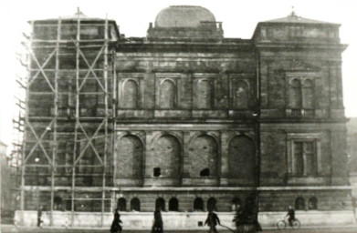 Stadtarchiv Weimar, 60 10-5/24, Blick zum Landesmuseum (Westansicht), nach 1945