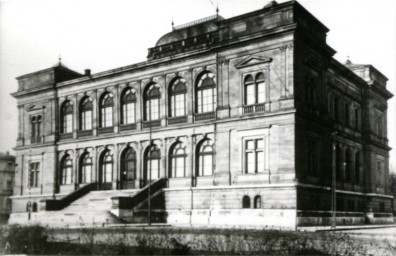 Stadtarchiv Weimar, 60 10-5/24, Blick auf das Landesmuseum (Süd-Ostansicht), ohne Datum