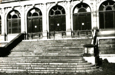 Stadtarchiv Weimar, 60 10-5/24, Blick zur Museumsruine am Karl-Marx-Platz , 1985