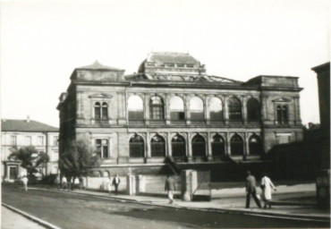 Stadtarchiv Weimar, 60 10-5/24, Blick auf den Karl-Marx-Platz mit Museum-Ruine, ohne Datum