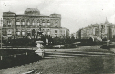 Stadtarchiv Weimar, 60 10-5/24, Blick auf den Karl-August-Platz mit Landesmuseum (heutiger Weimarplatz), ohne Datum