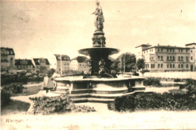 Stadtarchiv Weimar, 60 10-5/24, "Vimaria-Brunnen" auf dem Museumsplatz, ohne Datum