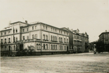 Stadtarchiv Weimar, 60 10-5/24, Museumsplatz mit Gebäude der "Deutschen Arbeitsfront" , 1935