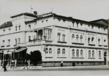 Stadtarchiv Weimar, 60 10-5/24, Blick auf den Museumsplatz/rechts Eingang zur Kohlstrasse, ohne Datum