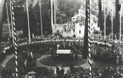 Stadtarchiv Weimar, 60 10-5/24, Blick über den Karl-August-Platz zum Kettenberg, 1936