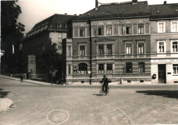 Stadtarchiv Weimar, 60 10-5/25, Ecke Brennerstraße mit alter Nordapotheke, 1930