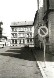 Stadtarchiv Weimar, 60 10-5/25, Blick vom August-Baudert-Platz zur Brennerstraße 40, um 1970