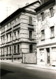 Stadtarchiv Weimar, 60 10-5/25, Blick auf Brennerstraße 40 und teilweise Nr. 38, ohne Datum