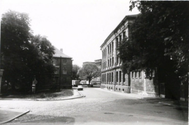 Stadtarchiv Weimar, 60 10-5/25, Blick zum Rathenauplatz von der Kreuzung Brennerstraße/Bockstraße , um 1970