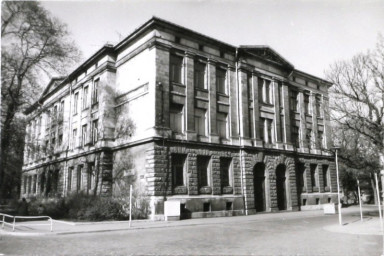 Stadtarchiv Weimar, 60 10-5/25, Blick auf Gebäude Rathenauplatz 1 , ohne Datum