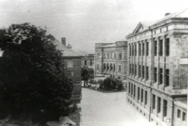 Stadtarchiv Weimar, 60 10-5/25, Blick aus der Brennerstraße zum Museumsplatz, um 1940