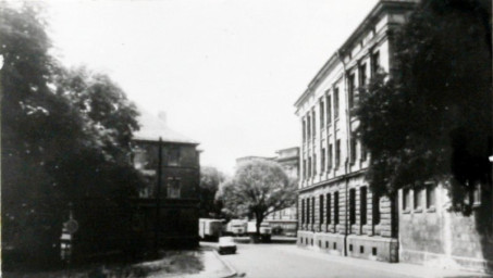 Stadtarchiv Weimar, 60 10-5/25, Blick von der Brennerstraße zum Rathenauplatz, 1980