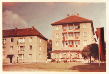 Stadtarchiv Weimar, 60 10-5/25, Platz der 56.000 (heute Buchenwaldplatz) mit "Expreß-Kaffee", ohne Datum