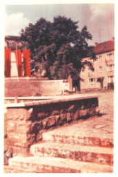 Stadtarchiv Weimar, 60 10-5/25, Blick auf dem Platz der 56.000, heute Buchenwaldplatz (früher Watzdorfplatz), ohne Datum