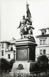 Stadtarchiv Weimar, 60 10-5/25, Blick auf den Watzdorfplatz (heute Buchenwaldplatz), 1895