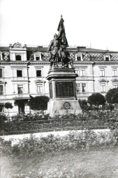 Stadtarchiv Weimar, 60 10-5/25, Blick auf den Watzdorfplatz (heutiger Buchenwaldplatz), um 1900