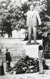 Stadtarchiv Weimar, 60 10-5/25, Ernst-Thälmann-Denkmal" auf dem Platz der 56.000 (heutiger Buchenwaldplatz), ohne Datum