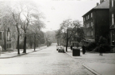 Stadtarchiv Weimar, 60 10-5/25, Blick in die Leninstraße (heutige Carl-August-Allee)/ Straßenkreuzung Meyerstraße , 1988