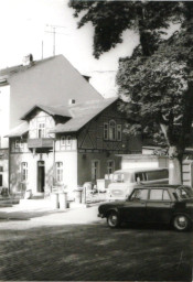 Stadtarchiv Weimar, 60 10-5/25, Blick auf das Gebäude "Bratwurstglöckl"in der Leninstraße, 1980