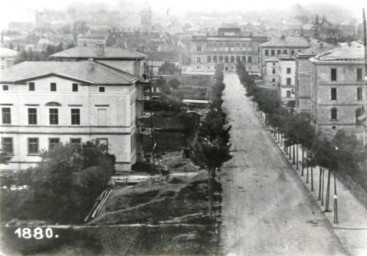 Stadtarchiv Weimar, 60 10-5/25, Blick in die Sophienstraße und zum Museumsplatz , 1880