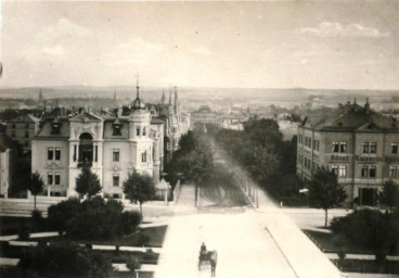 Stadtarchiv Weimar, 60 10-5/25, Blick vom Bahnhof über den Jubiläumsplatz in die Sophienstraße , um 1900