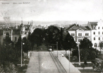 Stadtarchiv Weimar, 60 10-5/25, Blick vom Bahnhof über den Jubiläumsplatz in die Sophienstraße, um 1930