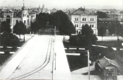 Stadtarchiv Weimar, 60 10-5/25, Blick vom Bahnhof über den Jubiläumsplatz in die Sophienstraße, um 1930