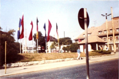 Stadtarchiv Weimar, 60 10-5/25, Blick auf den August-Baudert-Platz , 1989