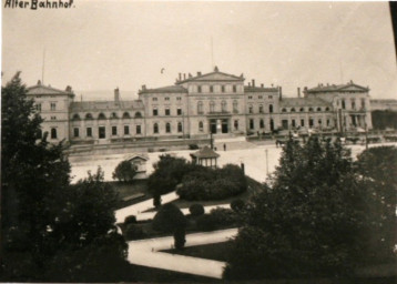 Stadtarchiv Weimar, 60 10-5/25, Blick aus dem Hotel "Kaiserin Augusta" auf den Jubiläumsplatz, um 1900