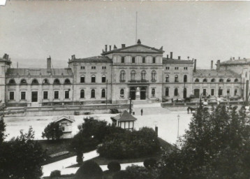 Stadtarchiv Weimar, 60 10-5/25, Blick über den Jubiläumsplatz zum alten Bahnhof (vor dem Abriß), 1912