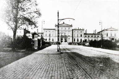 Stadtarchiv Weimar, 60 10-5/25, Blick aus der Sophienstraße zum Staatsbahnhof, um 1913