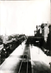 Stadtarchiv Weimar, 60 10-5/25, Blick auf den Bahnsteig Weimar, um 1910