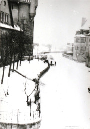 Stadtarchiv Weimar, 60 10-5/25, Blick in die Bahnstraße, 1970