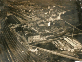 Stadtarchiv Weimar, 60 10-5/25, Luftbildaufnahme vom Weimarer Bahnhof nach Norden, ohne Datum