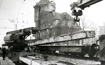 Stadtarchiv Weimar, 60 10-5/25, Blick auf den Wasserturm an der Bahnstraße, 1983