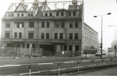 Stadtarchiv Weimar, 60 10-5/23, Blick auf das Haus Karl-Liebknecht-Straße 18/20, 1984