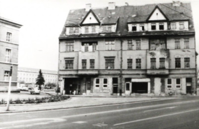 Stadtarchiv Weimar, 60 10-5/23, Blick auf das Haus Karl-Liebknecht-Straße 18/20, 1980