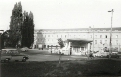 Stadtarchiv Weimar, 60 10-5/23, Blick von der Asbachstraße auf die Minol-Tankstelle an der Bertuchstraße, 1982