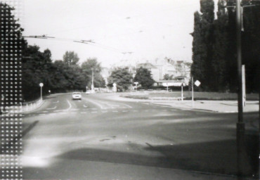 Stadtarchiv Weimar, 60 10-5/23, Blick von der Friedenstraße in die Bertuchstraße, 1985