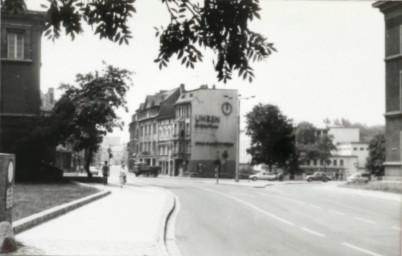 Stadtarchiv Weimar, 60 10-5/23, Blick vom Karl-Marx-Platz in die Karl-Liebknecht-Straße, 1987