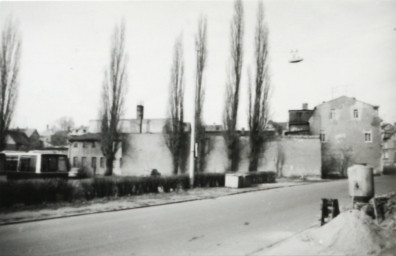 Stadtarchiv Weimar, 60 10-5/23,  Blick in die Ernst-Thälmann-Straße, 1985