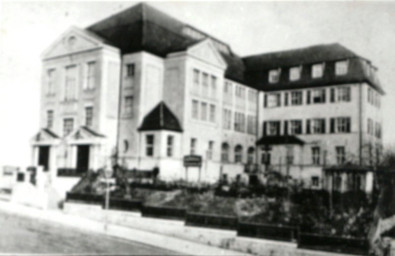 Stadtarchiv Weimar, 60 10-5/26, Blick auf Volkshaus Weimar von der Friedrich-Ebert-Straße, 1910