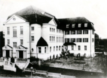 Stadtarchiv Weimar, 60 10-5/26, Blick auf Volkshaus Weimar von der Friedrich-Ebert-Straße, um 1919