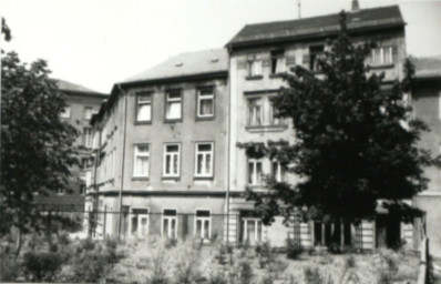 Stadtarchiv Weimar, 60 10-5/26, Blick auf die Friedrich-Ebert-Straße 1 , 1980