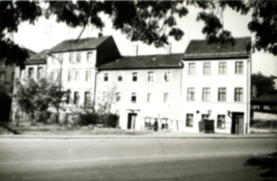 Stadtarchiv Weimar, 60 10-5/26, Blick auf Friedrich-Ebert-Straße 1-5, 1983