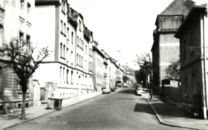 Stadtarchiv Weimar, 60 10-5/26, Blick in die Friesstraße von der Eduard-Rosenthal-Straße, 1987