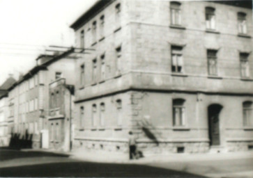 Stadtarchiv Weimar, 60 10-5/26, Blick auf Straßenkreuzung Bertuchstraße / Friedrich-Naumann-Straße , ohne Datum