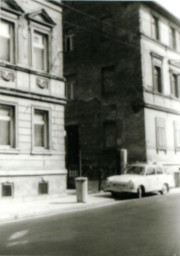 Stadtarchiv Weimar, 60 10-5/26, Blick auf Gebäude der Brehmestraße/Ecke Meyerstraße, ohne Datum